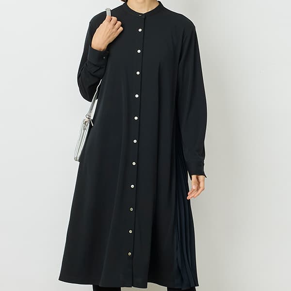 強撚スムース脇プリーツバンドカラーワンピース