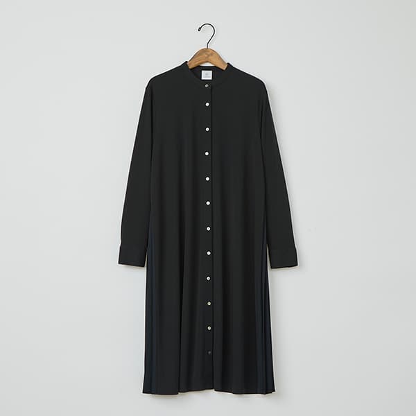強撚スムース脇プリーツバンドカラーワンピース