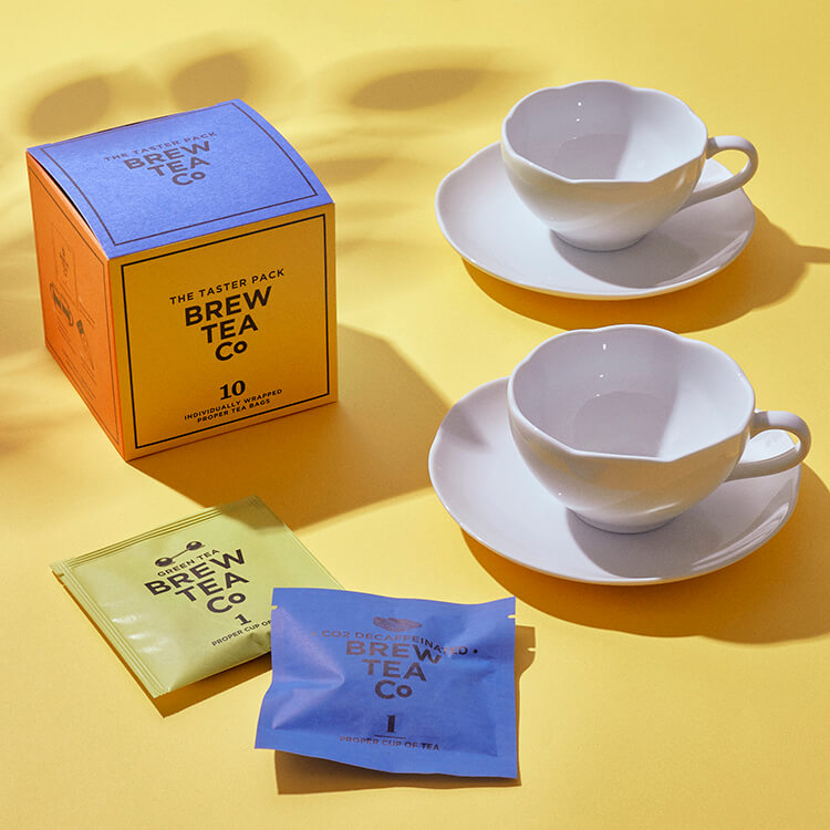 紅茶とカップ＆ソーサーのティータイムセット