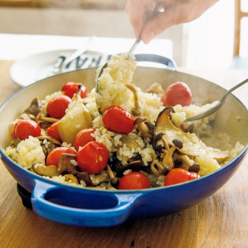 きのこのマリネとトマトのパエリア